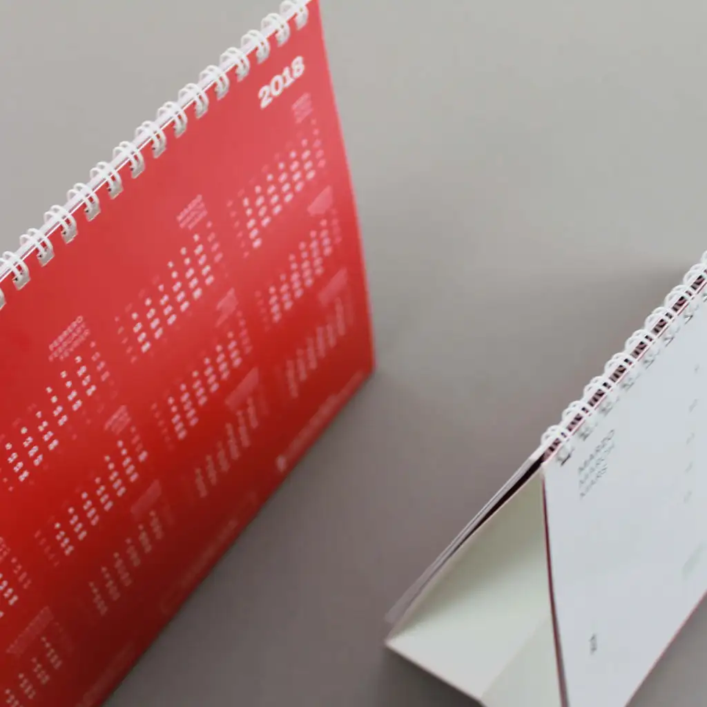 Tipo de calendario 2026 de escritorio anillado para empresas